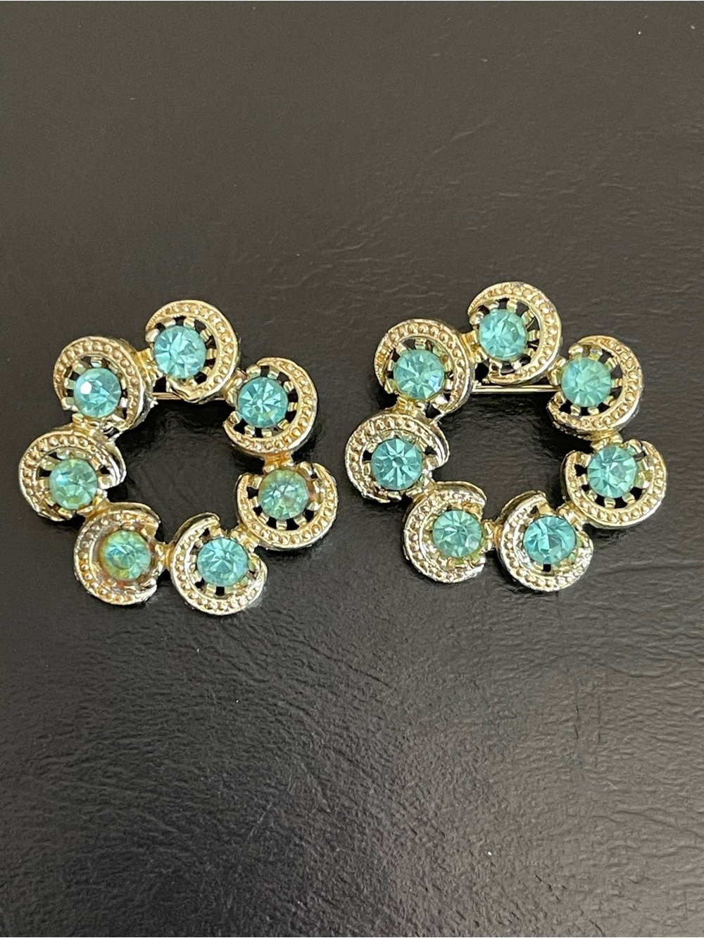 2 vintage gold tone blue rhinestone brooch.